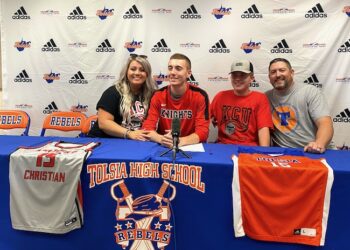 Tolsia’s Bryson Muncy Signs On To Play Basketball @ Kentucky Christian University