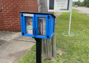 FT. GAY COMMUNITY GATHERS TO DEDICATE A LITTLE FREE LIBRARY