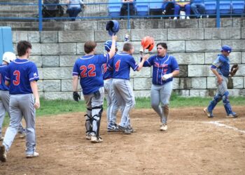 Mollette homers twice but Tolsia ousted by Van in Section tournament