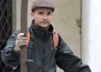 POOREST KENTUCKIANS PAY HIGHEST POWER BILLS BECAUSE THEIR HOUSES LEAK ENERGY