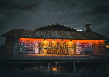 TWELVEPOLE MANOR HAUNTED ATTRACTION IN WAYNE