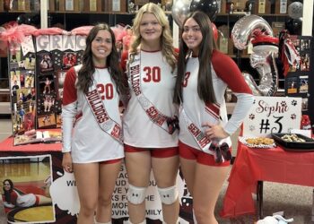 VOLLEYDAWGS SWEEP WEST CARTER ON SENIOR NIGHT