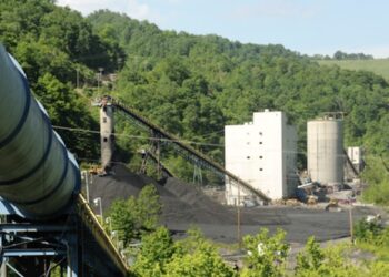 NEARLY 300 EAST KENTUCKY MINERS SLATED TO LOSE THEIR JOBS JUST BEFORE HOLIDAYS